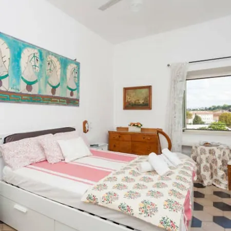 Panoramic 4 Bedroom Flat * 로마